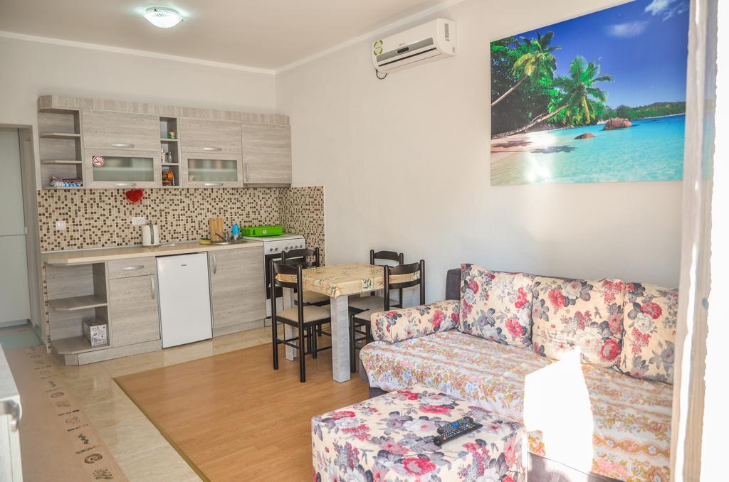 Apartments Paradise 울친 외부 사진